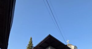 O noapte de rugăciune cu Maica Domnului la Schitul Darvari. Priveghere, Prohod și Sfântul Maslu în ajunul Adormirii Maicii Domnului