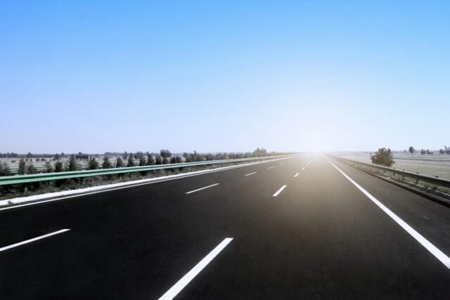 foto_freepik.com_highway_sunshine-1