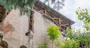 Curtea Veche, între gloria istoriei și eșecul administrației. După ani de abandon, Primăria anunță punerea în siguranță, nu restaurarea monumentului