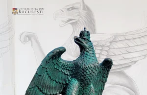 Vulturul și cei doi grifoni au revenit pe frontonul Palatului Universității din București, după 82 de ani